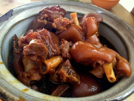 Pork Trotters Recipe, Hock Recipes, Pork Trotters, Trotters Recipe, Turkey Neck Recipe, Pig Feet Recipe, Bak Kut Teh, Pig Trotters, Pork Bites