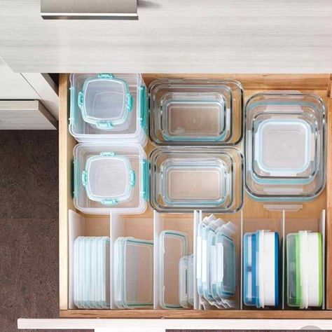 Tupperware Organizing, Kabinet Dapur, Kitchen Organization Diy, Kitchen Organisation, Kitchen Drawer Organization, Organizing Hacks, Organisation Hacks, Kitchen Hacks Organization, Kitchen Cabinet Organization