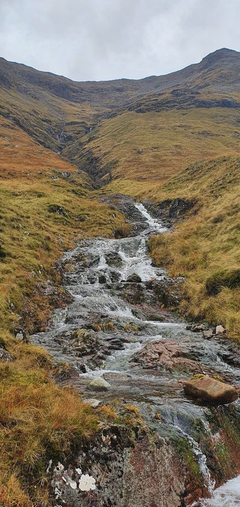 scottish highlands spring water hashtag only the best hashtag soft water moment Scottish Highlands Photography, Highlands Landscape, Scottish Nature, Highlands Aesthetic, Scottish Coast, Scottish Mountains, Mountain Stream, Scotland Highlands, Slow Travel