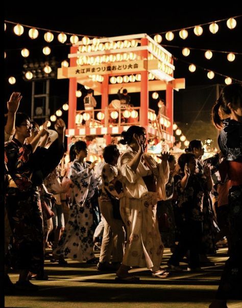 Japanese Summer Festival, Matsuri Festival, Japanese Summer, Summer Traditions, Japan Summer, Festival Aesthetic, Japanese Festival, Japan Photography, Japan Culture