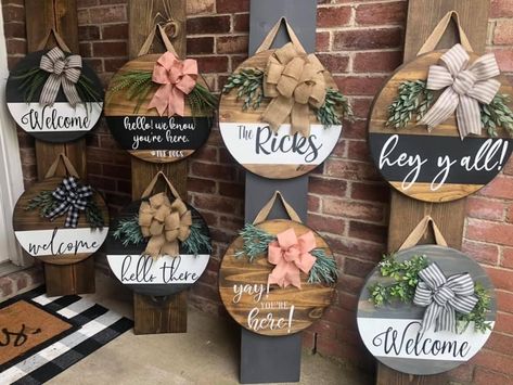 Diy Cricut Crafts, Idee Cricut, Wooden Signs Diy, Door Signs Diy, Wooden Door Signs, Signs Diy, Wood Door Hangers, Diy Wood Signs, Crafts For Home Decor