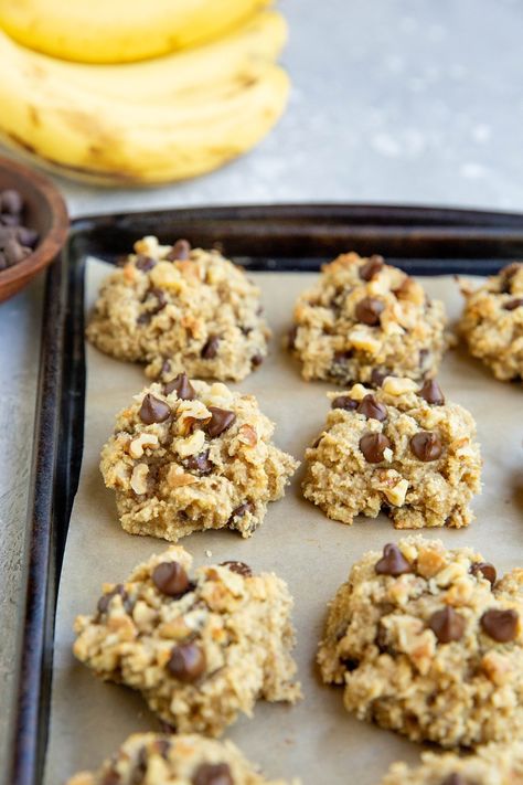 Keto Banana Cookies, Almond Flour Cookies Chocolate Chip, Cookie Recipes Almond Flour, Scd Snacks, Cookies With Walnuts, Almond Flour Banana, Flourless Desserts, Grain Free Cookies, Banana Chocolate Chip Cookies