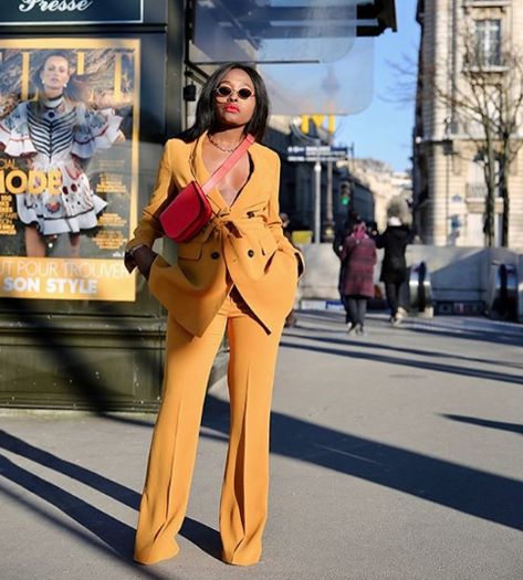 The 13 Coolest Monochrome Outfits We're Copying This Fall Mustard Suits Women, Yellow Suits, Ensemble Blazer, Mustard Yellow Outfit, Model Costume, Formal Suits For Women, Speaking Engagement, Working Girl Style, Print Mixing