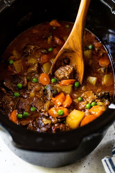 Slow Cooker Beef Stew Recipe Fall Dinner Ideas, Vegan Paleo Recipes, Crockpot Recipes Beef Stew, Beef Stew Crockpot, Slow Cooker Beef Stew, Beef Stew Recipe, Skinny Taste Recipes, Dinner Appetizers, Fall Dinner