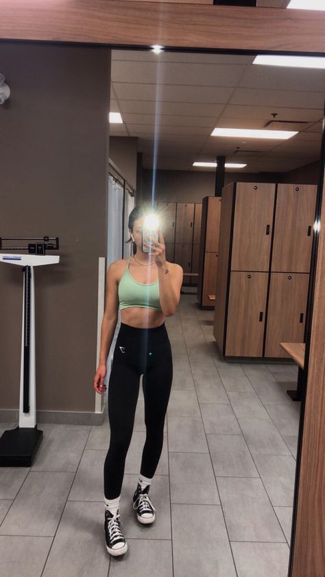 Gym Fit With Converse, Gym Fits With Converse, Gym Fits Converse, Gym Outfits With Converse, Workout Outfits With Converse, Black Converse Gym Outfit, Gym Converse, Gym Outfit Girl, Fits With Converse