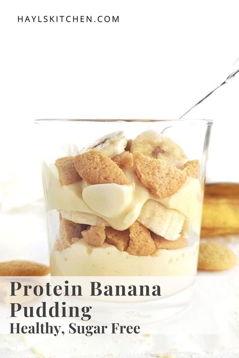 Healthy Protein Banana Pudding with layers of protein powder custard, sugar free vanilla waters and fresh banana. This banana cream pudding is an easy, healthy, no bake recipe without condensed milk or any added sugar. Banana Pudding Easy, Protein Banana Pudding, Healthy Banana Pudding, Healthiest Protein Powder, Banana Cream Pudding, Sugar Free Jello, High Protein Desserts, Sugar Free Pudding, Protein Pudding