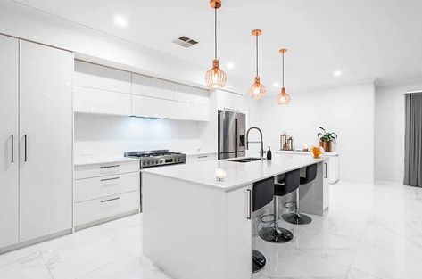 Modern kitchen with white high gloss cabinets large island with white quartz marble look porcelain tile flooring White Glossy Kitchen, High Gloss White Kitchen, White Kitchen Floor, High Gloss Kitchen Cabinets, Marble Floor Kitchen, Gloss Kitchen Cabinets, Glossy Kitchen, White Gloss Kitchen, High Gloss Kitchen