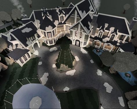 Bloxburg Mansion Driveway, Bloxburg Spiral Stairs Ideas, Bloxburg White Mansion, Bloxburg Manison House, Boo Burg Mansion, Huge Bloxburg House, Bloxburg Realistic Mansion Exterior, Realistic Bloxburg House Exterior Mansion, Christmas Mansion Bloxburg