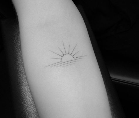 Sea Sunset Tattoo Minimalist, Ocean Sun Tattoo, Sun Tattoo Sleeve, Sunshine Tattoos For Women, Simple Sunset Tattoo, Simple Rib Tattoos For Women, Sunrise Tattoo Simple, Trippy Tattoo Designs, Sewing Tattoos