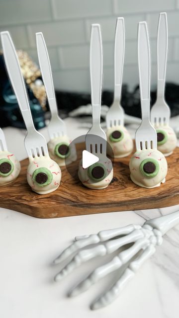 Stephanie Niemis on Instagram: "Have leftover cake or cupcakes? Make these Eyeball Cake Pops for Halloween! Comment “recipe” and I’ll send you the recipe 👁.

⭐️ Follow for more simple, fun, healthier recipes ⭐️

Shockingly, our family is not big cake/cupcake eaters. We had a ton of gluten-free strawberry cupcakes leftover from Evelyn’s birthday party, so I figured this was the perfect opportunity to make some cake pops!

✨ Eyeball Cake Pops with GF Strawberry Cake ✨
Cake Ingredients:
1 cup GF cup for cup flour
1 tsp baking powder
2/3 cup coconut sugar
1/3 cup coconut oil, melted
2 eggs
1/3 cup nut milk
1 cup strawberries, finely chopped
Icing Ingredients:
8 oz cream cheese
3 tbsp grass-fed butter, melted
3 tbsp honey
1/4 cup chopped strawberries
1 tbsp coconut flour (if not thick enough) How To Make Cake Pops Halloween, Eyeball Cake Balls, How To Make Edible Eyeballs For Halloween, Eyeball Cake Pops Halloween, Eyeball Cake Pops, Halloween Party Menu, Kids Halloween Food, Halloween Cake Pops, Bake Sale Recipes