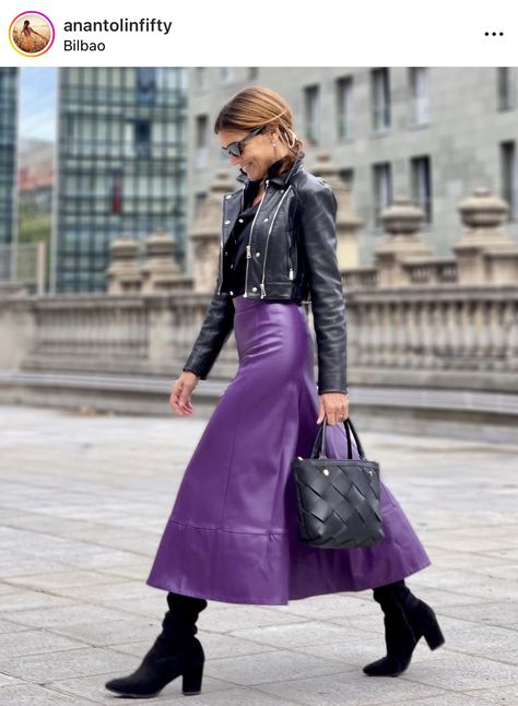 Purple Leather Skirt Outfit, Purple Fall Outfits For Women, Waterfall Jacket Outfit, Purple Midi Skirt, Purple Outfit, Leather Skirt Outfit, Winter Skirt Outfit, Modest Dresses Casual, Moda Chic