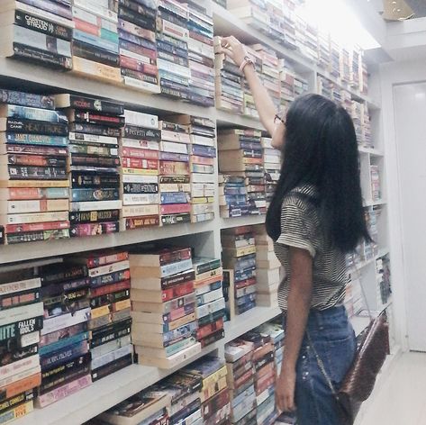 girl looking for a book, reaching for a book, blue, books, book store, book shelf, aesthetic, booksale store, booksale, philippines Reaching For Book Pose, Shelf Aesthetic, Book Art Projects, Korean Couple Photoshoot, Girl Reading Book, Poses Photography, Books Art, Model Poses Photography, Korean Couple