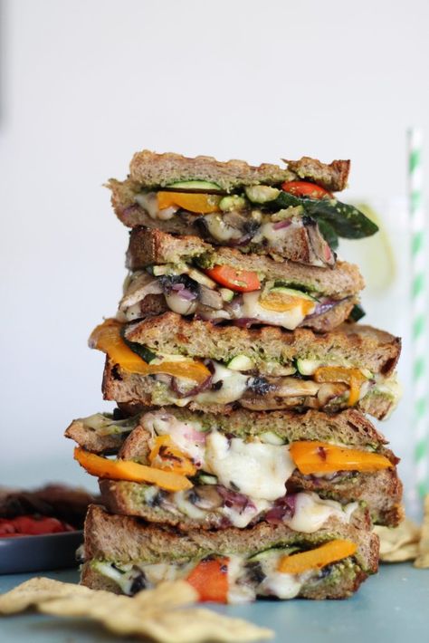 Vegetable Panini, Easy Savory Recipes, Best Grilled Vegetables, Easy Sliders, Toasted Sandwich Recipes, Toasted Sandwich, Veg Sandwich, Perfect Burger, Burgers Recipes