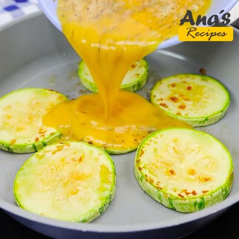 Recipe Using Zucchini, Zucchini Egg, Zucchini Breakfast, Recipes Zucchini, Zucchini Recipe, Breakfast Bites, Dinner Idea, Zucchini Recipes, Avocado Egg