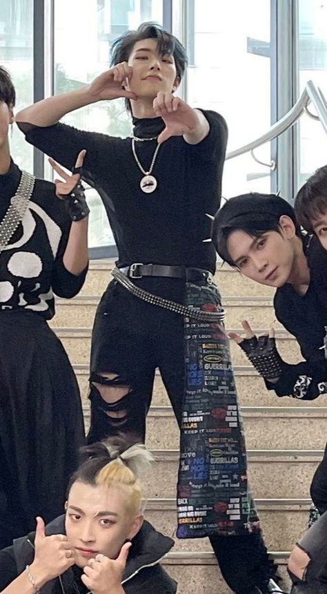 J Hope Selca, I Have No Words, Kpop Concert Outfit, Song Mingi, 17 Kpop, Song Min-gi, Concert Fits, Kim Hongjoong, My Chemical