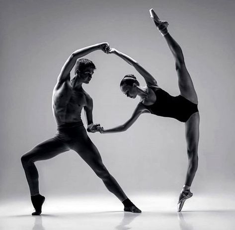 45 Powerful and Passionate Dance Demonstrations Ballet Duo Poses, Extreme Poses, Silhouette Figures, Couples Dance, Dance Vibes, Belly Dancing Classes, Dance Photo, Dance Photography Poses, Ballet Poses