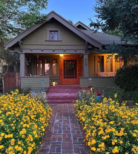 Cottage House Aesthetic, Floral Pathway, Craftsman Bungalow Exterior, Craftsman Home Exterior, Cottage House Interior, Cottage Tiny House, Luxury Homes Exterior, Craftsman Bungalow, Bungalow Exterior