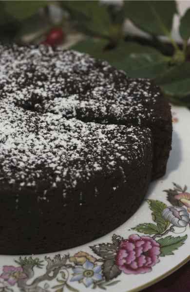 BlackCakeJPG Trinidad Black Cake Recipe, Trinidad Black Cake, Black Cake Recipe, Fruit Cake Recipe, Trinidad Recipes, Vanilla Bean Cakes, Trini Food, Cake Writing, Black Cake