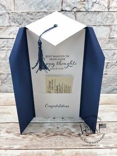 Graduate Cards Handmade, Graduation Gift Box Ideas Diy Card Holders, Graduation Cards 2023, Pop Up Graduation Cards Diy, Home Made Graduation Cards, Diy Graduation Cards Simple, Graduation Card Svg Free, Diy Graduation Cards High Schools, Graduation Gift Card Holders Diy