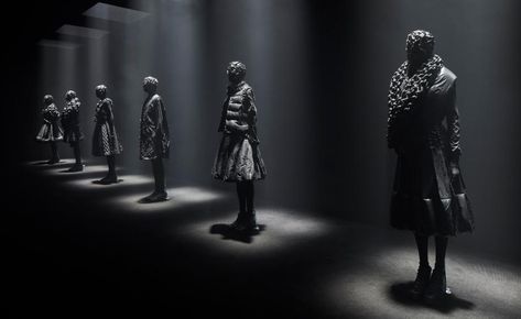 Still life monochrome image of clothing models all dressed in black Theater Lighting, Stage Lighting Design, Noir Kei Ninomiya, Black Museum, Fashion Showroom, Kei Ninomiya, Urban Style Outfits, Store Interiors, Street Market