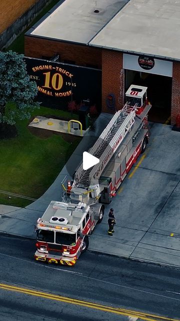 Bill Cross on Instagram: "Tiller Time - Animal House, 🚒 Truck Ten back in service. Atlanta, Georgia  07/17/24

#mavic3pro #tiller #tillertruck #tillertime" Flat Bed Truck Ideas, House Truck, Custom Truck Beds, Fire Training, Truck Flatbeds, Lifted Ford, Trucking Life, Jacked Up Trucks, Show Trucks