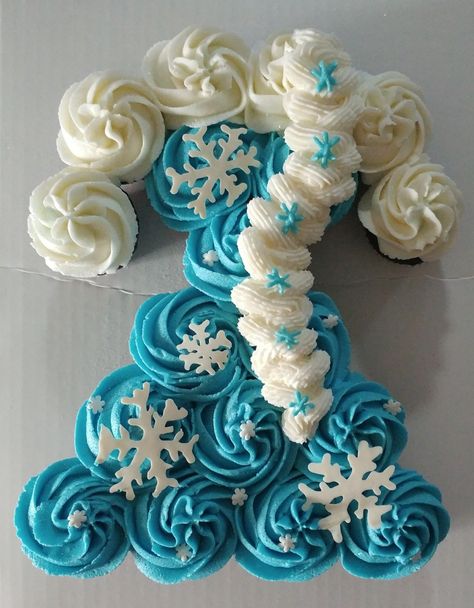 Frozen Elsa pull-apart mini cupcakes Frozen Number Cake, Princess 4th Birthday Party, Frozen Cupcake Cake, Frozen Cupcake, Anna Cake, Pull Apart Cupcake, Frozen Cupcakes, Pull Apart Cupcake Cake, Elsa Cakes