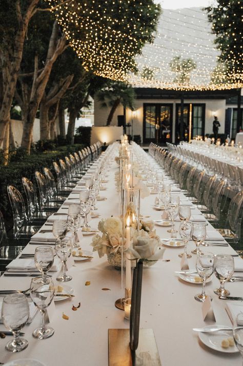 Clean Elegant Wedding, Elegant Sweetheart Table, Wedding Ideas Classy, Engagement Party Table Decor, Minimalist Wedding Theme, Modern Glam Wedding, Backyard Wedding Ceremony, Dream Wedding Decorations, Simple Elegant Wedding