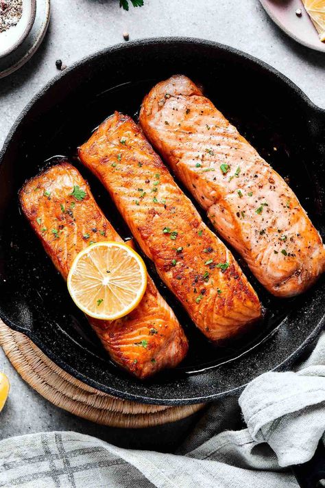 Cooking Salmon In Cast Iron Skillet, Salmon On Cast Iron Skillet, Salmon In Cast Iron Skillet In Oven, Cast Iron Skillet Salmon Recipes, Cast Iron Salmon With Skin, Skillet Salmon Recipes, Salmon Cast Iron Skillet, Pulla Recipe, Cast Iron Salmon