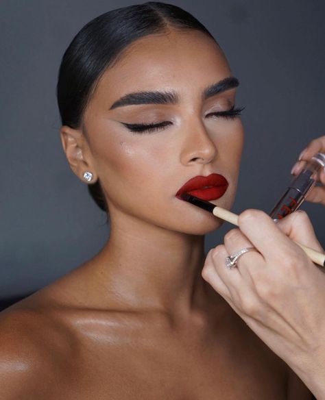 Red Lipstick Makeup Looks, Red Lipstick Makeup, Red Lip Makeup, Brown Skin Makeup, Makijaż Smokey Eye, Elegant Makeup, Glamour Makeup, Red Lip, Olivia Palermo