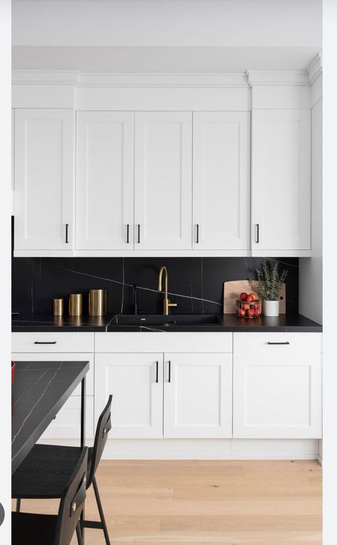 White Kitchen Cabinets With Black Handle, White Cabinets With Black Hardware, Kitchen Timeless, Monochrome Kitchen, Grey Kitchen Floor, Kitchen Ideas Dark Cabinets Espresso, Brown Kitchen Cabinets, Black And White Kitchen, Kitchen Ideas Dark Cabinets