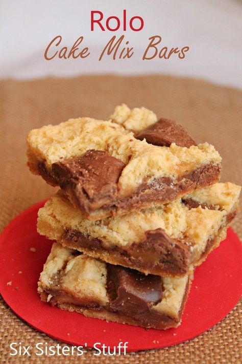 Rolo Cake, Cake Mix Bars, Rolo Cookies, Brownie Bites Recipe, Recipes Using Cake Mix, Bar Desserts, Blueberry Breakfast Cake, Cake Mix Cookie, Glass Pan