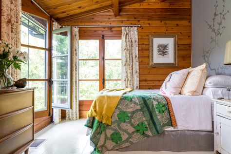 Knotty Pine Walls Color Schemes, Knotty Pine Decor, Knotty Pine Rooms, Wood Paneling Decor, Wood Walls Bedroom, Knotty Pine Walls, Wall Color Schemes, Pine Bedroom, Log Cabin Interior