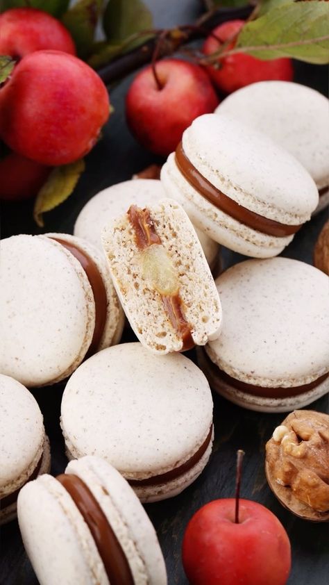 KICA Ecole de pâtisserie (@kica_france) • Instagram photos and videos French Meringue, Caramel Apples, Macarons, Stew, Food Videos, Walnut, Caramel, Pastry, Baking