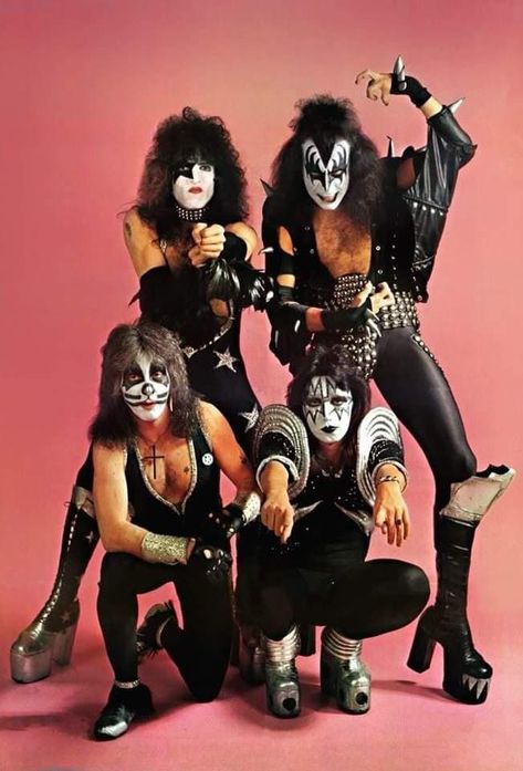 Kiss Group, Paul Kiss, Banda Kiss, Kiss Artwork, Eric Singer, 80s Heavy Metal, Kiss Images, Eric Carr, Peter Criss