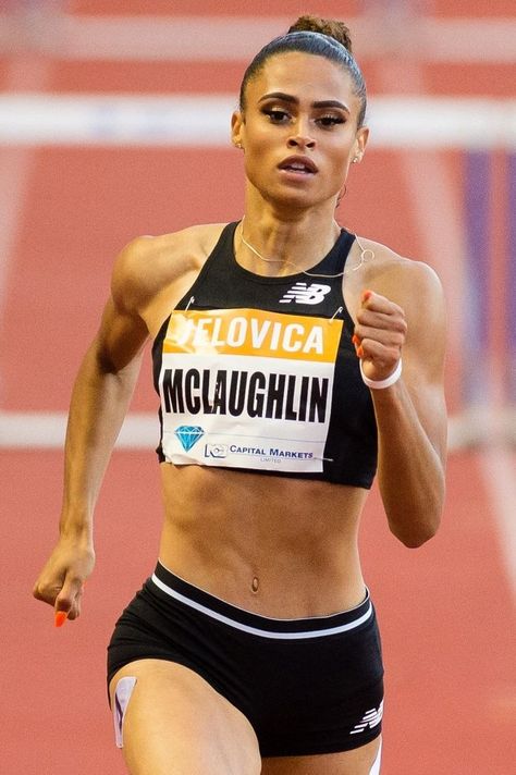 Sprinter Aesthetic, Sydney Mclaughlin, Athletics Track, Field Athletes, Athletic Aesthetic, Running Photos, Fitness Vision Board, World Athletics, Endurance Workout