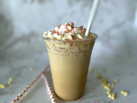 You'll Obsess Over This Copycat Starbucks White Chocolate Mocha Frappe After One Sip Starbucks White Chocolate, Toasted White Chocolate Mocha, Mocha Frappe Recipe, Copycat Starbucks Drinks, White Chocolate Syrup, Starbucks Peppermint Mocha, Frappe Recipe, Mocha Frappuccino, Mocha Frappe