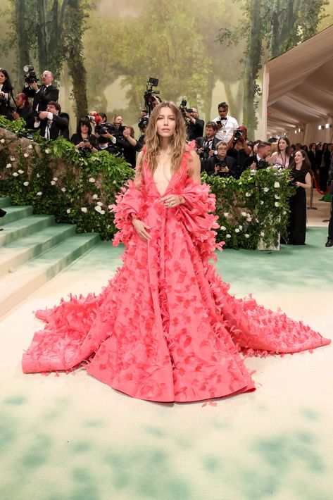 (6) Met Gala 2024 live updates: best moments, celebrity outfits Met Gala 2024, Met Gala Fashion, Best Met Gala Looks, Tamara Ralph, Fashion Pose, Gala Outfits, Gala Looks, Met Gala Outfits, Elsa Pataky