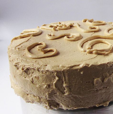 Caramel & Vanilla: Mocha Chiffon Cake a la Goldilocks Goldilocks Mocha Cake Recipe, Mocha Chiffon Cake Recipe, Goldilocks Cake, Mocha Chiffon Cake, Mocha Cake Recipe, Diy Cake Recipes, Pinoy Kakanin, Filipino Sweets, Month Cake