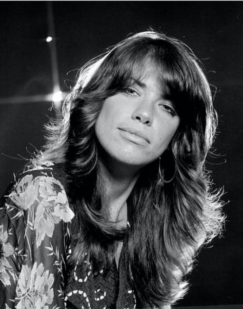 Carly Simon Hair, Carly Simon Style, Carly Simon 70s, Celeb Pictures, Carly Simon, Francoise Hardy, 70s Music, Hair Icon, Women In Music