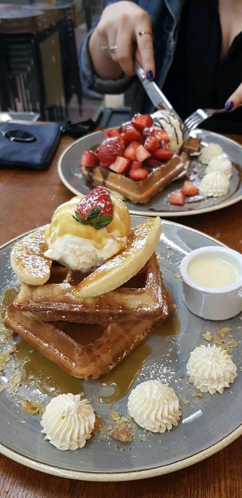 [I ate] some tasty waffles.. Restaurant Snapchat, Waffle Restaurant, Breakfast Restaurants, Breakfast Waffles, 5 Senses, Snap Food, Shake Recipes, Fake Food, Yummy Eats