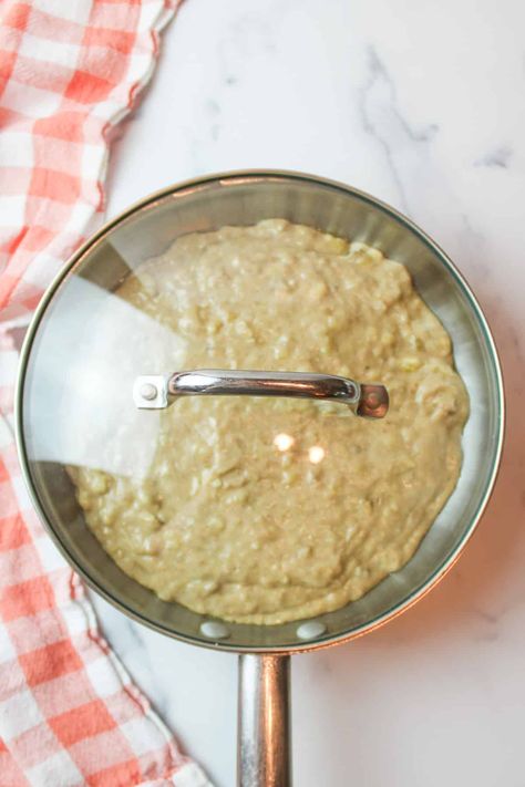 This easy stovetop recipe can cook an entire skillet's worth of banana bread in under 20 minutes, start to finish. Enjoy a slice of warm sweet bread and forget about the oven! Ever find yourself without an oven and with ripe bananas? It happens more often than we'd like to admit and while you could simply freeze those bananas for later, why not enjoy them now? With this banana bread recipe you can enjoy the flavor of a freshly baked loaf in under half the time it would normally take to bake it. Stove Top Banana Bread, Baking Without Oven, Stove Top Bread Recipe, Stove Top Recipes, Make Banana Bread, Ripe Bananas, Banana Bread Recipe, Cinnamon Banana, Sweet Bread