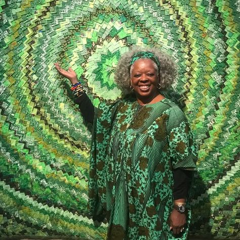 Betty Ford-Smith fell in love with pinecone quilting and learned the heirloom hand quilting technique from an African American master quilter, Miss Sue. American Quilts Patterns, Hand Quilting Technique, African American Quotes, African American Quilts, Betty Ford, African Quilts, Abstract Quilt, Abstract Face Art, American Quilt