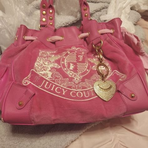 Juicy Bag, Juicy Couture Purse, Y2k Accessories, Girly Bags, Mia 3, Couture Bags, Fancy Bags, Juicy Couture Bags, Pretty Bags