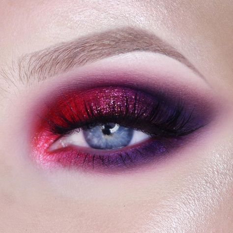 Eyeshadow With Silver Glitter, Makeup Purple Eyeshadow, Eye Makeup Red, Eye Makeup Purple, Red Eyeshadow Look, Fall Eyeshadow Looks, Purple Makeup Looks, Silver Eye Makeup, Red Eye Makeup