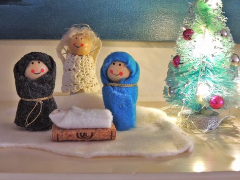 http://22applegatelane.blogspot.com/2014/11/wine-cork-nativity-tutorial.html Cork Nativity, Wine Crafts, Wine Cork Projects, Wine Cork Ornaments, Wine Cork Art, Cork Ornaments, Cork Projects, Wine Craft, Cork Art