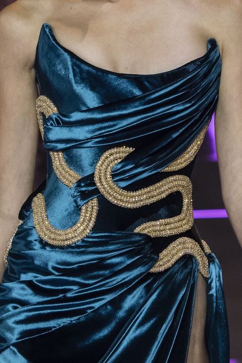 Medusa Inspired Outfit, Snake Inspired Fashion, Snake Clothes, Snake Fashion, Snake Dress, Runway Fashion Couture, Ralph Russo, Snake Pattern, فستان سهرة