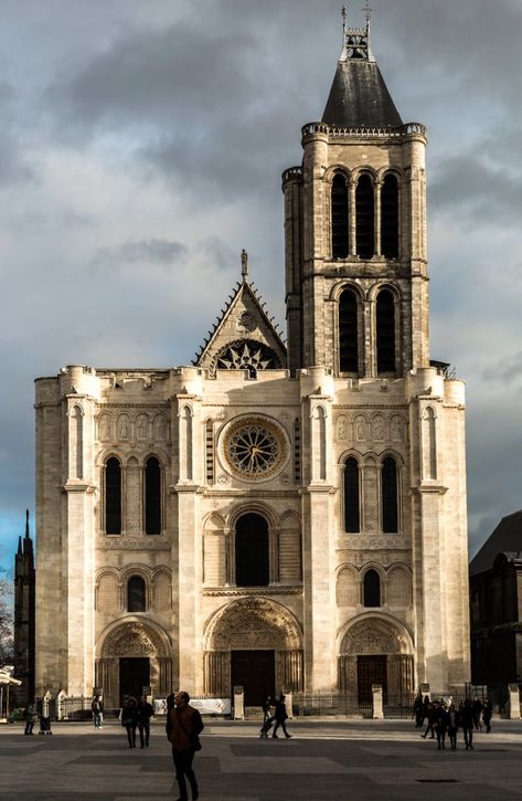 https://www.paristopten.com/wp-content/uploads/2017/03/Saint-Denis-Paris.jpg St Denis Cathedral, Saint Denis Cathedral, Basilica Of St Denis, Cathédrale Notre-dame, Architecture School, St Denis, Cathedral Basilica, Paris Travel Tips, French Restaurants