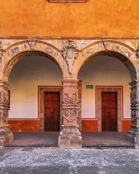 Mexican Architecture Traditional, Latin Architecture, Mexican Buildings, Buildings Facade, Mexican Haciendas, Traditional Building, Building Facade, Art Museum, Peru