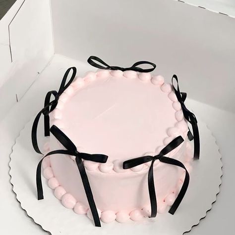 Black And White Coquette Birthday, Pink And Black Coquette, Pink Coquette Birthday, Black And Pink Coquette, Pink And Black Aesthetic Coquette, Pink Bow Cake Design, Pink Vintage Cake With Bows, Ribbon Cake, Bow Cakes