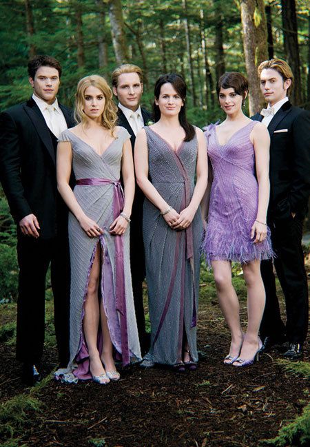 Breaking Dawn: the Cullen family Breaking Dawn Wedding, Bella Y Edward, Romantic Vampire, Billy Burke, Twilight Wedding, Rosalie Hale, Twilight Cast, Twilight Breaking Dawn, Bella Wedding